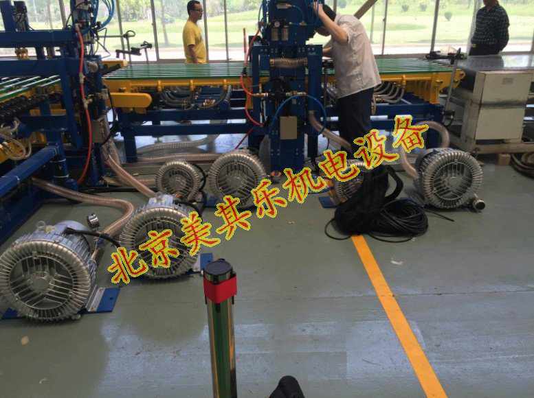 高压鼓风机用于玻璃吸附传送现场图